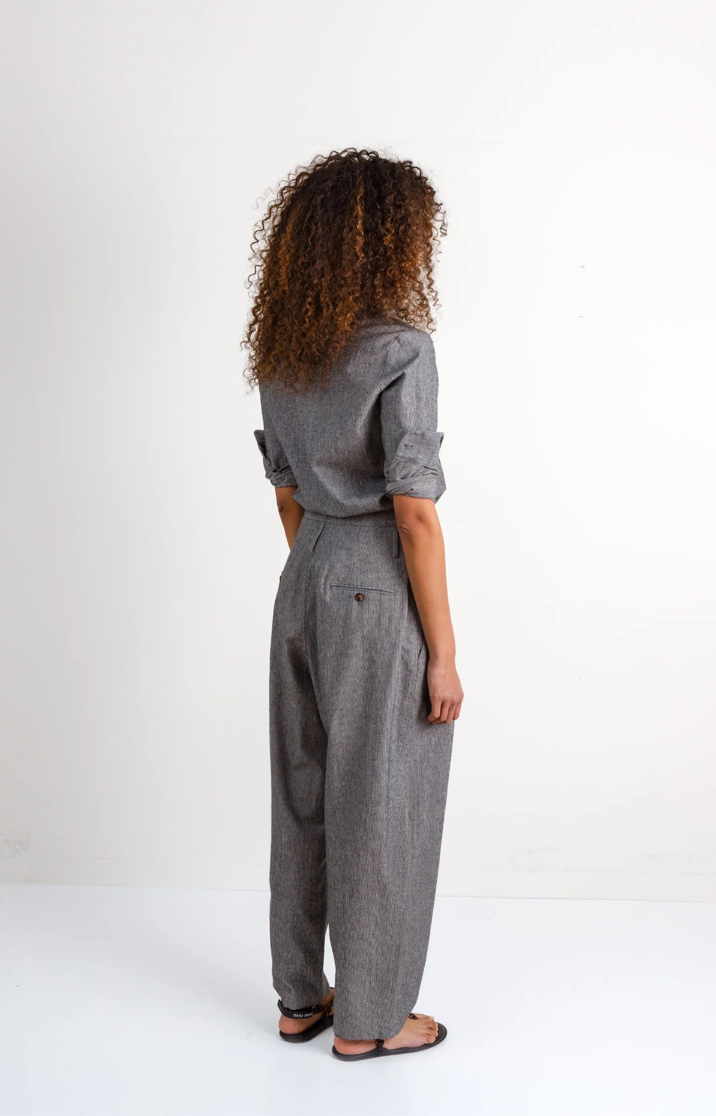Linen blouse with rounded collar