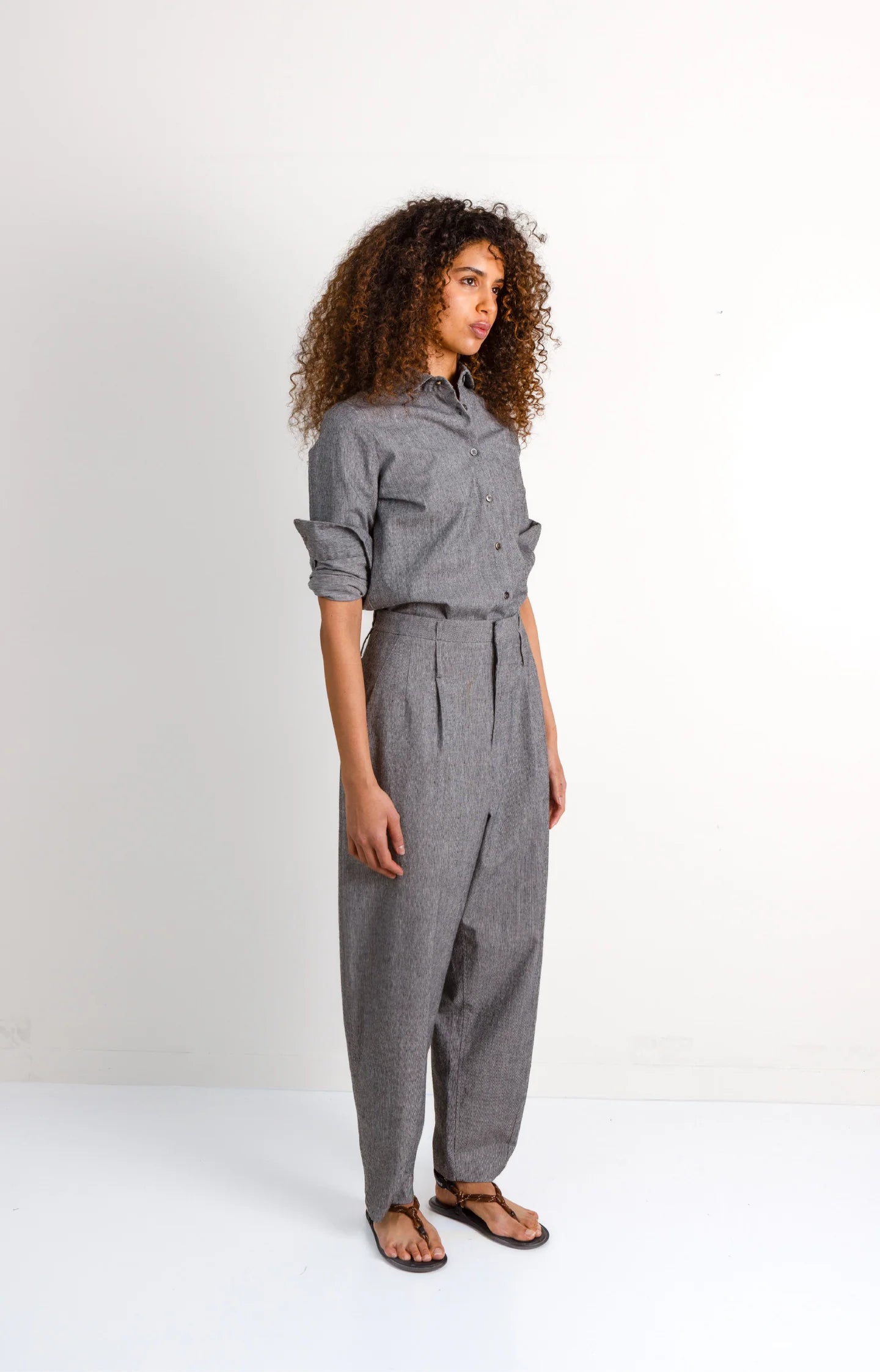 Linen blouse with rounded collar